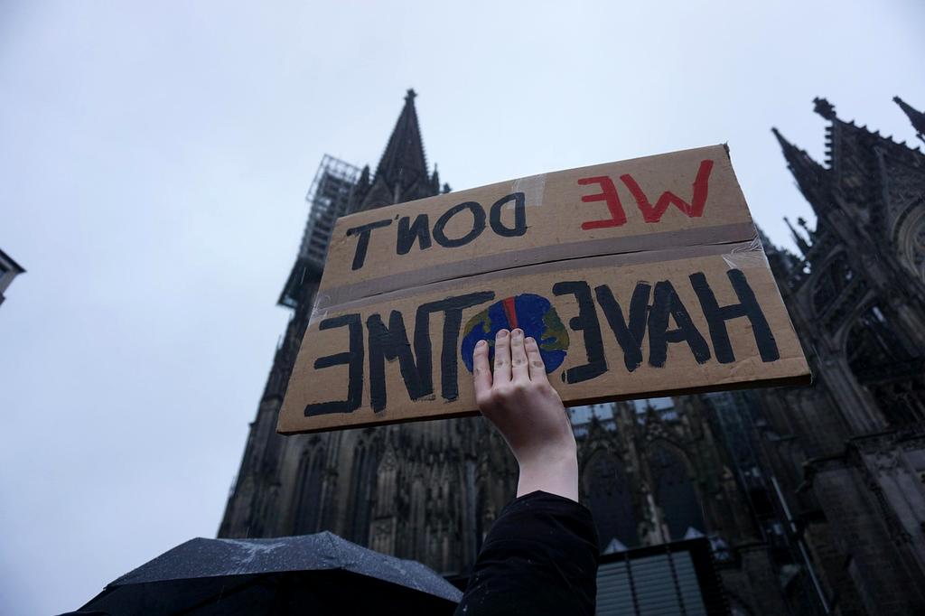 Infographic showing daily routine structure example